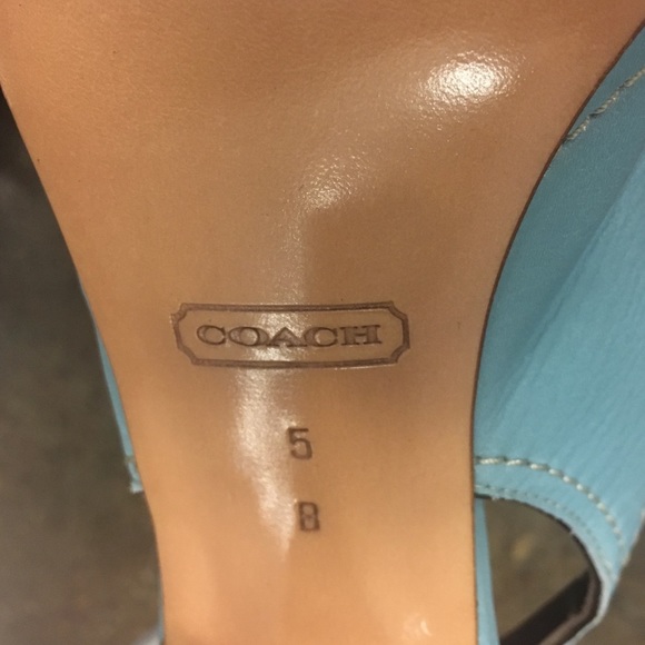 Coach Blue Leather Turn Lock Heel - size 5 - Picture 3 of 8